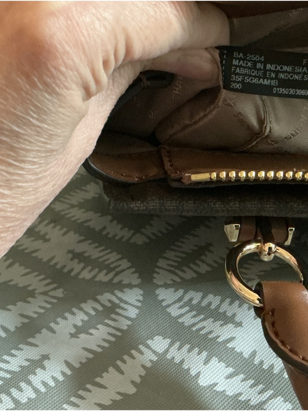 Michael Kors Marilyn Small Messenger Brown MK Signature NWT - Picture 12 of 16